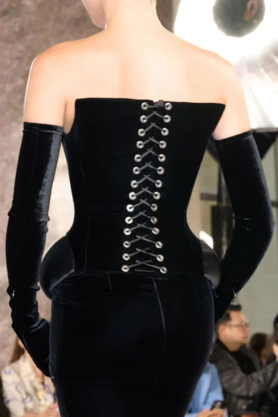 Look 17